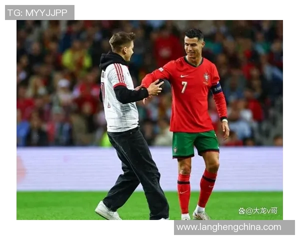 C罗暗示退役时间，球迷炸锅！